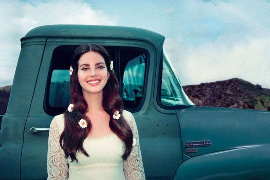 The Brief History of Wearing Flowers in your Hair 12