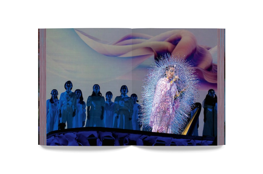 bjork_cornucopia_book_16 16