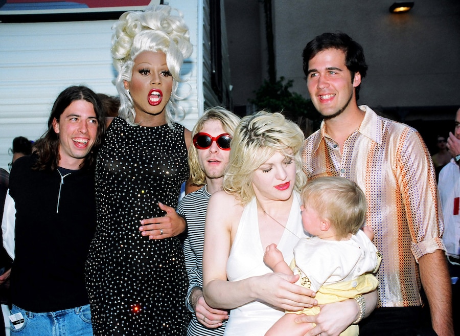 1993 MTV Video Music Awards with Kurt Cobain, Dave Grohl 3