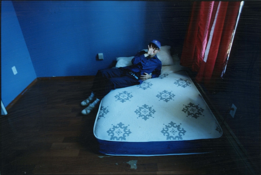 Yuhan Cheng, 窗子外 Outside the Window, Inside the Tank 鱼缸里 11