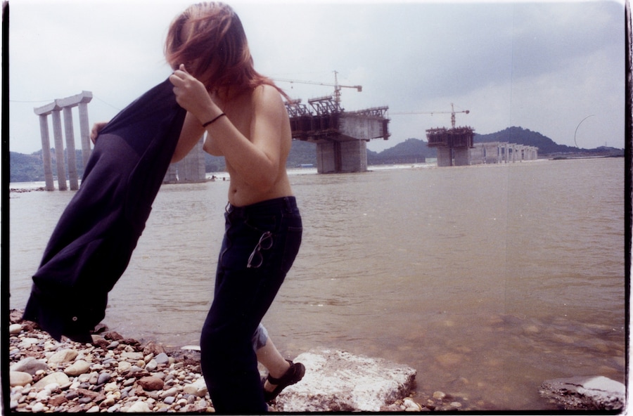 Yuhan Cheng, 窗子外 Outside the Window, Inside the Tank 鱼缸里 22