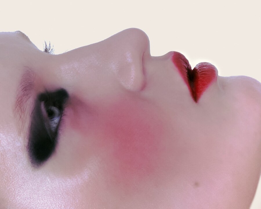 Photography Ana Marti and make-up Simone Gammino 8