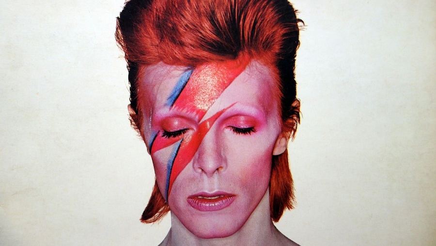 The beauty evolution of David Bowie 4