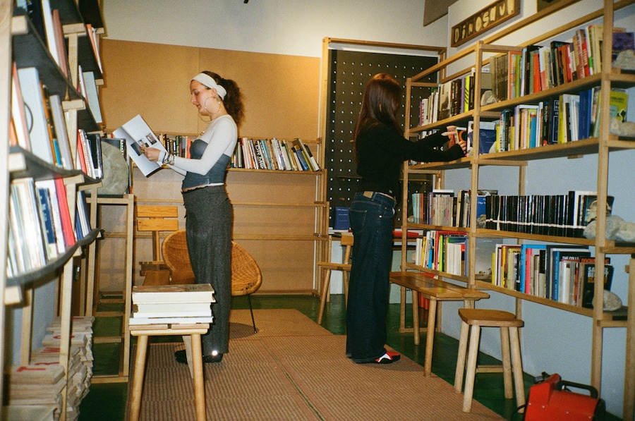 LIBRARY 12