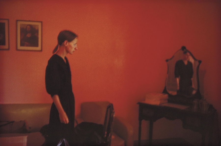 WEBRES_Suzanne with Mona Lisa, Mexico City, 1981 &#169; 2