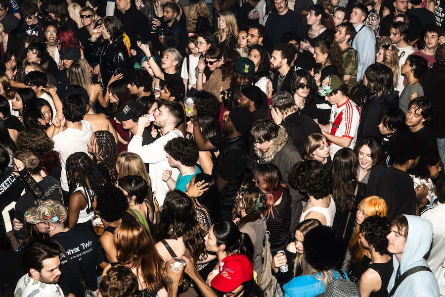 12 Crowd by Alfie Ronin 10