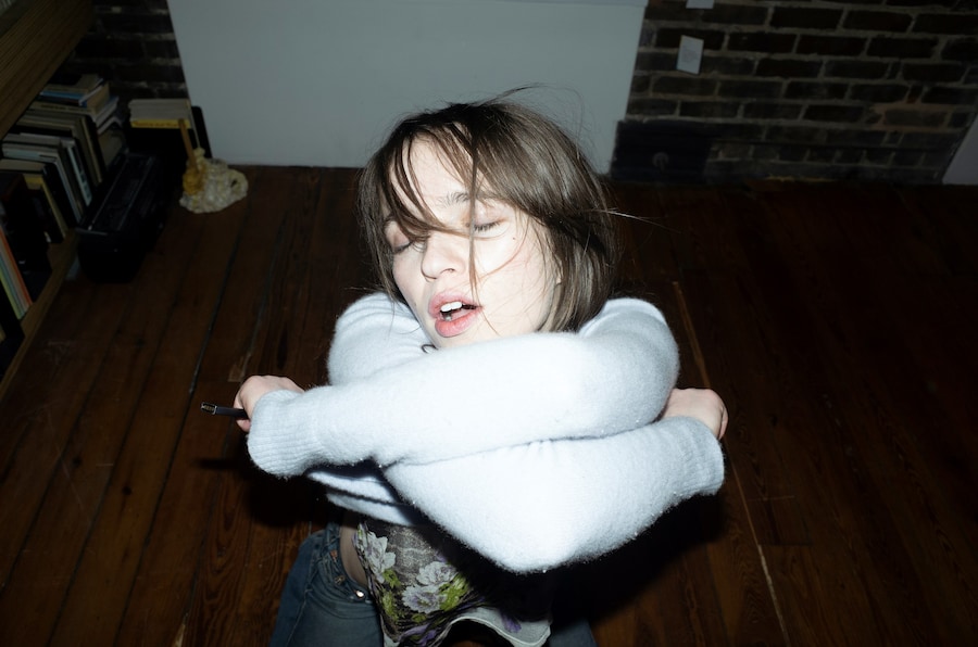 Maya Spangler, Stolen Besos 4