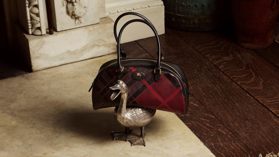 BURBERRY_2025_WINTER_25_RUNWAY_STILL_LIFE_sRGB_CRO 5