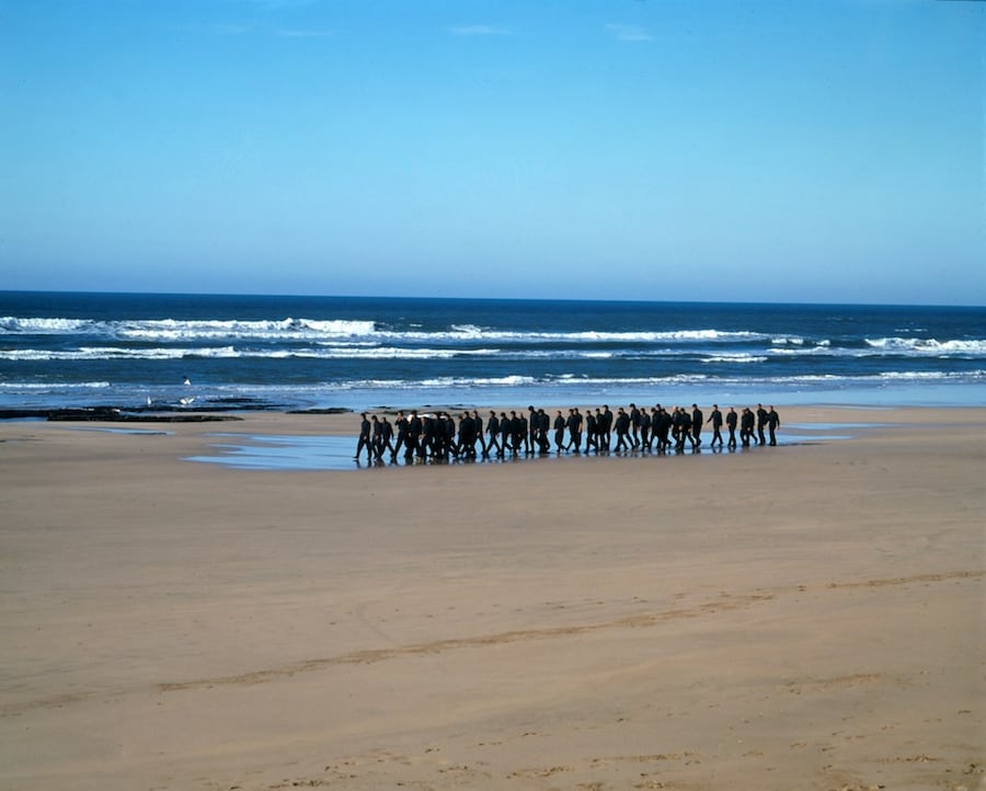 Shirin Neshat, Passage (2001) 1