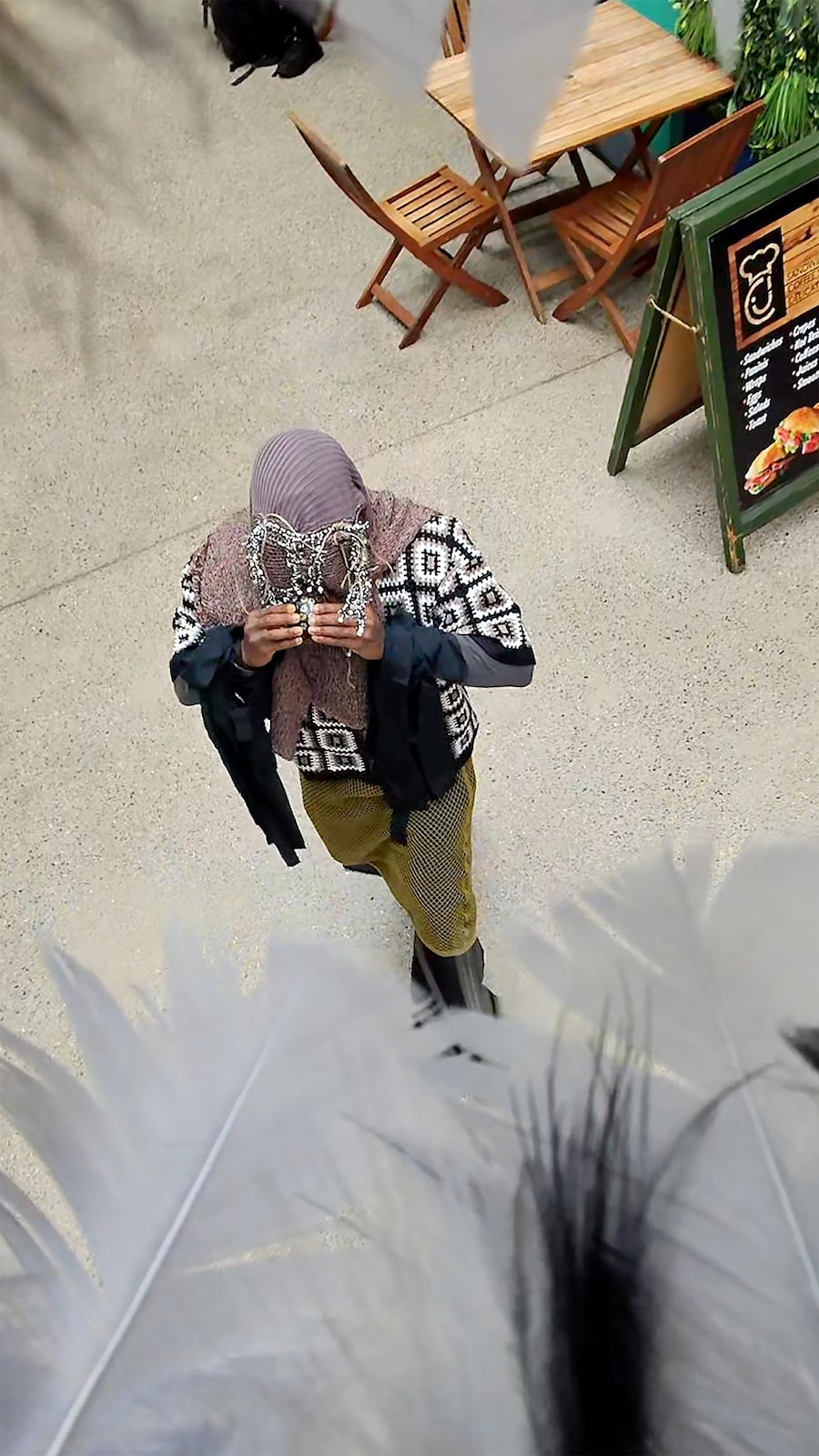 Julianknxx - _M (Still 1)9_16