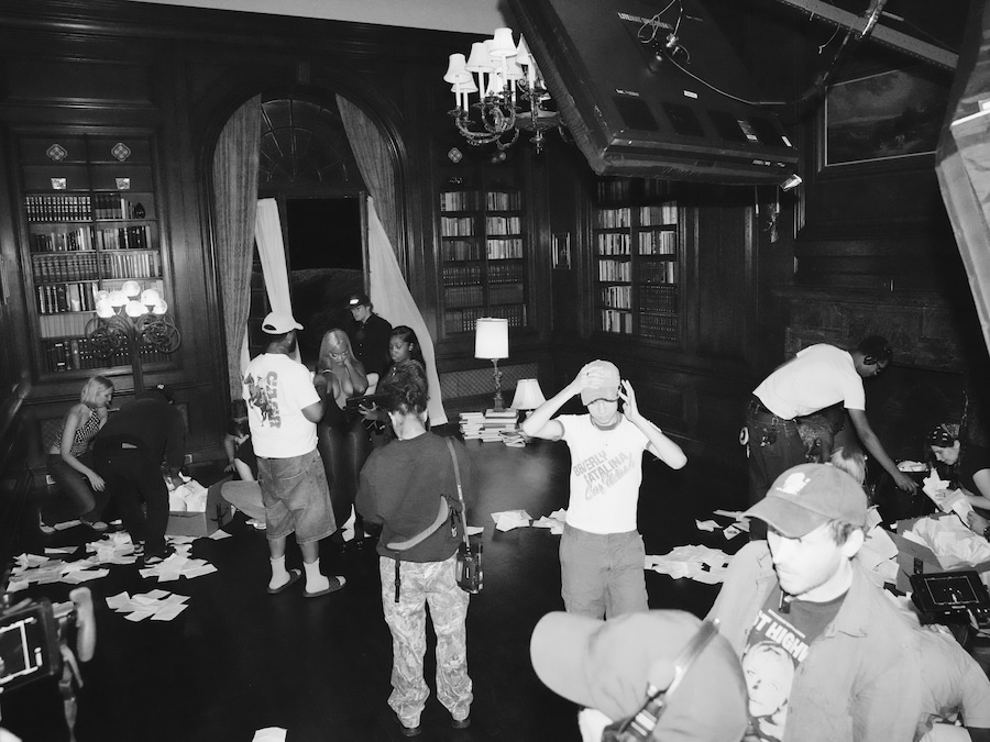 PinkPantheress JT Noises music video behind the scenes 8