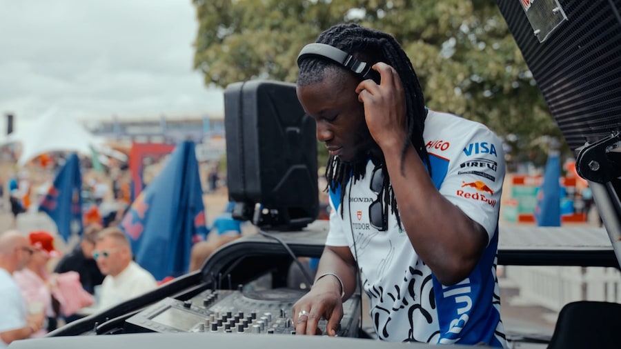 CREATOR_PLATFROM_DJ_HIGHRES.00_02_51_17.Still009 0