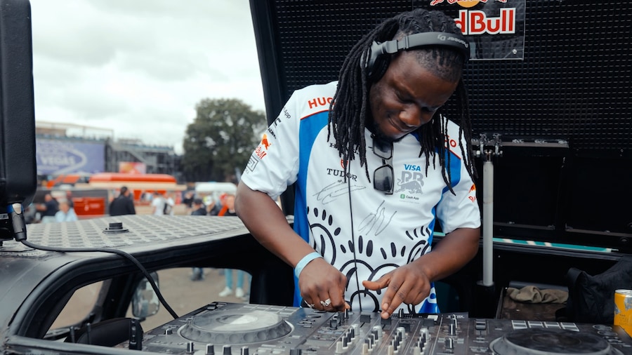 CREATOR_PLATFROM_DJ_HIGHRES.00_02_53_24.Still010 1