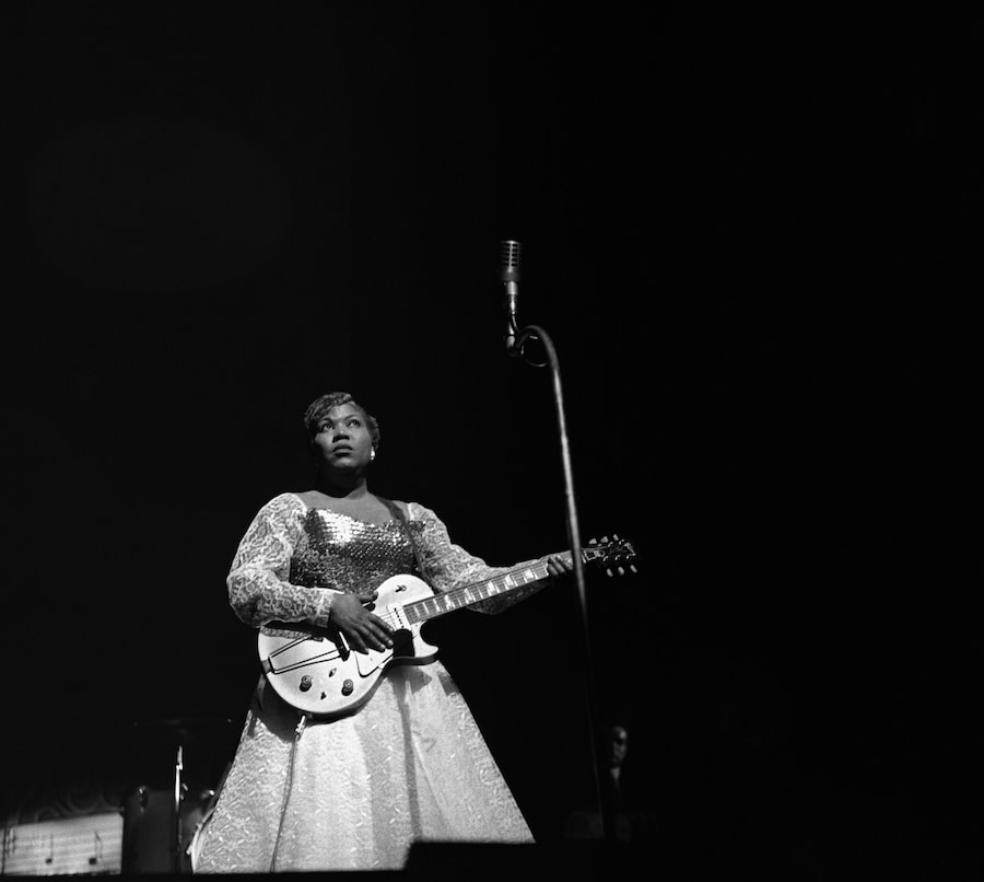 Sister Rosetta Tharpe performing 1959 17