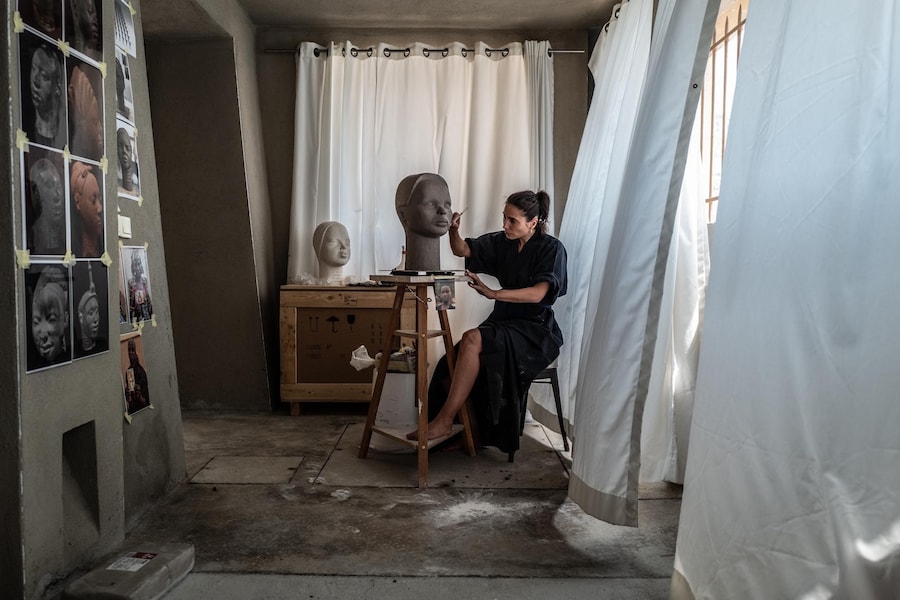 Statues Also Breathe 0