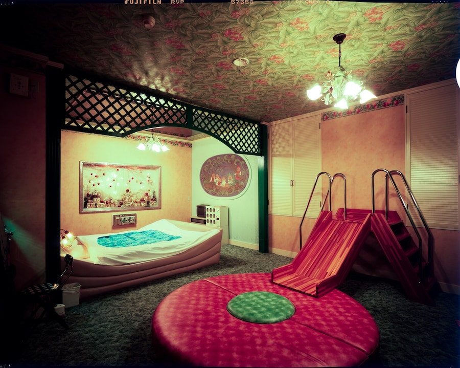 Kyoichi Tsuzuki, Love Hotels 0