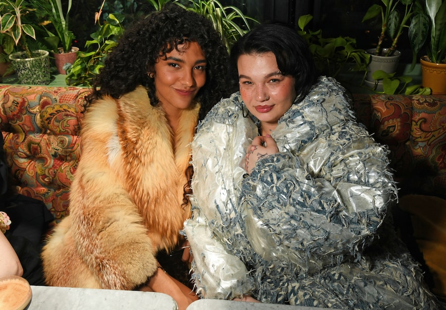 Olivia Dean and Lola Young 7