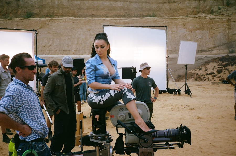 Charli xcx, Camera video 3