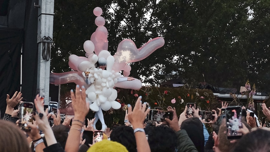 Björk’s solar eclipse rave in Iceland 10