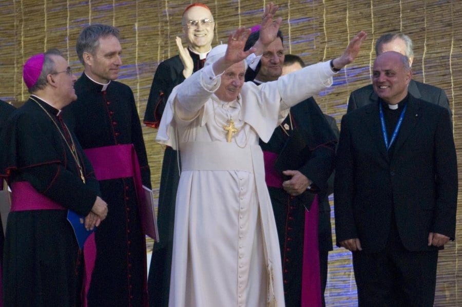 Pope Benedict XVI waves goodbye to crowd on the Va 6