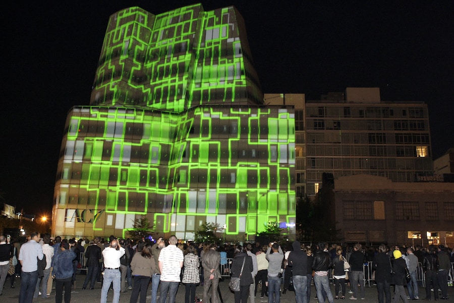  The Projection Mapping on the facade of the famou 1