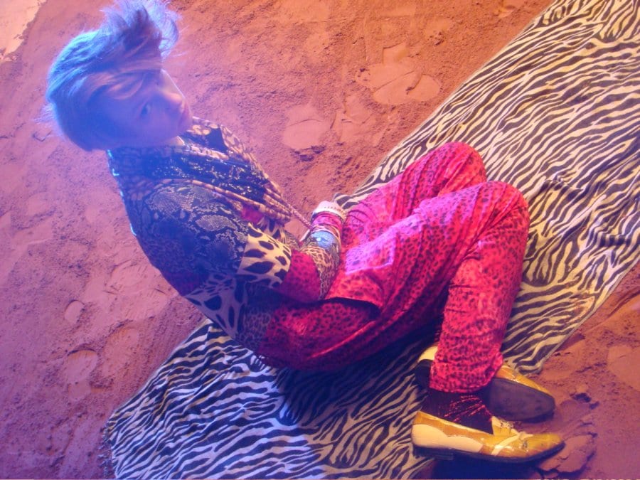 Still of a La Roux video….Directed by Kinga Burza 5