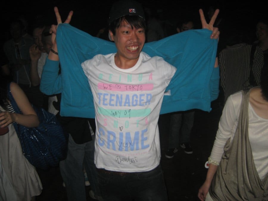 Crazy fan with our tee designed by Kate Moross 25