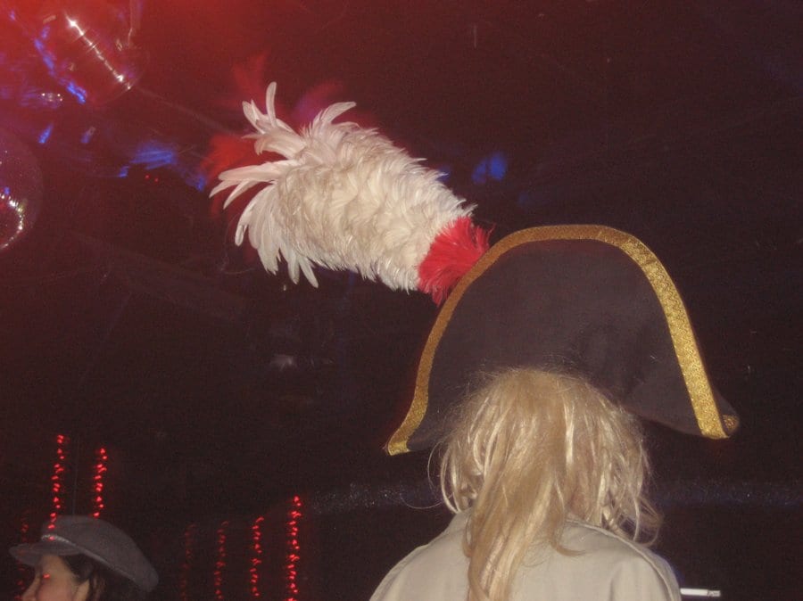 Tribute to the French with a real feather duster 21