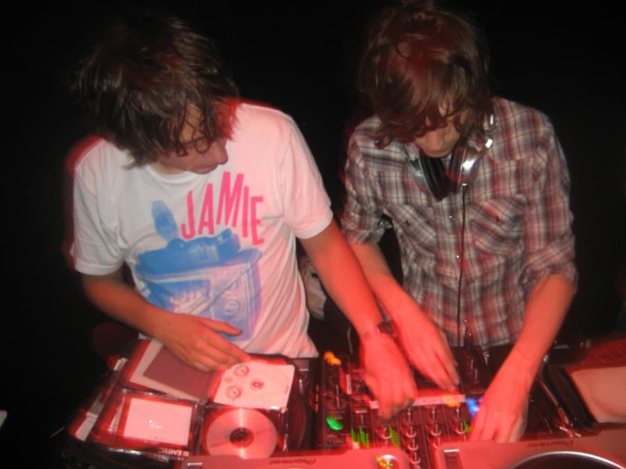 Victor and Pierre Housse de Racket playing records 20