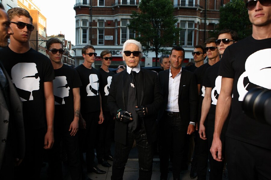 Karl Lagerfeld arriving 2