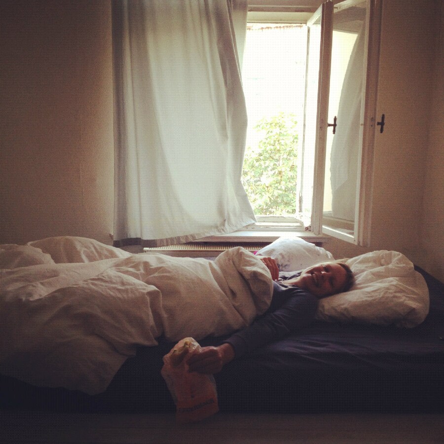 My friend Anna came home in the morning. She is in 6