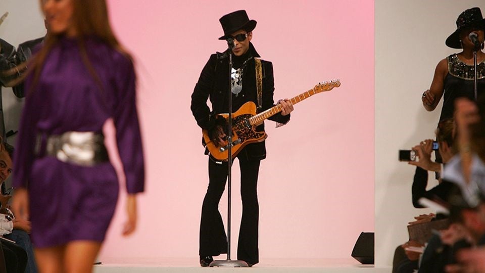 Prince performs at Matthew Williamson’s SS08 show