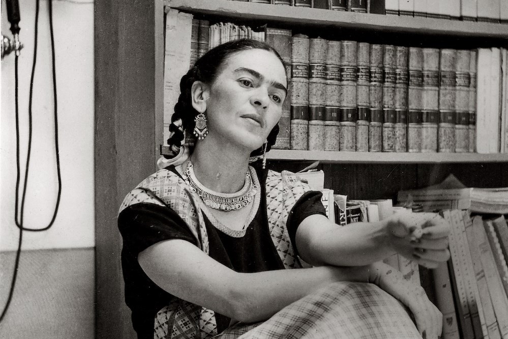 An Intimate Glimpse At Frida Kahlos Blue House And All Its Treasures Dazed